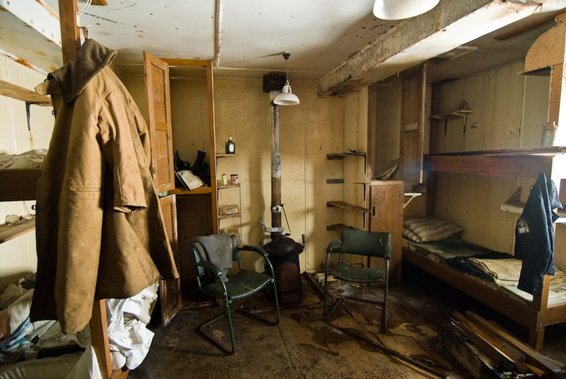 Illustration for article titled 8 Abandoned Antarctic Whaling Stations and Bases that are Still Amazing